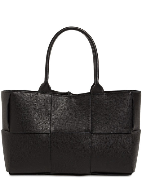 BOTTEGA VENETA Md Arco Grainy Leather Tote Bag in black / gold