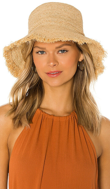 hat attack packable raffia bucket hat in neutral in natural