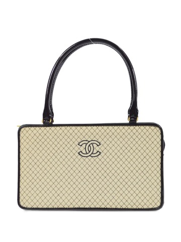 chanel pre-owned 2002 cc diamond-quilted handbag - neutrals