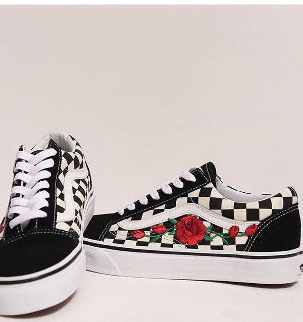 Rose Embroidered-Patch Vans 