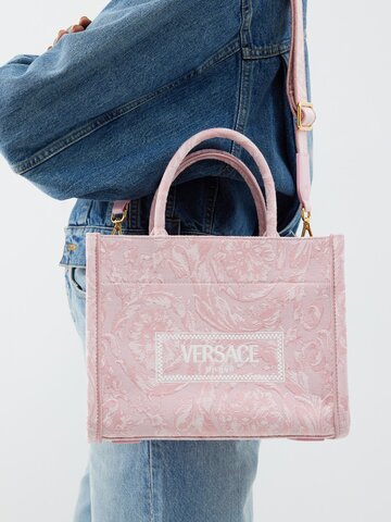 versace - athena barocco-jacquard canvas tote bag - womens - pink multi