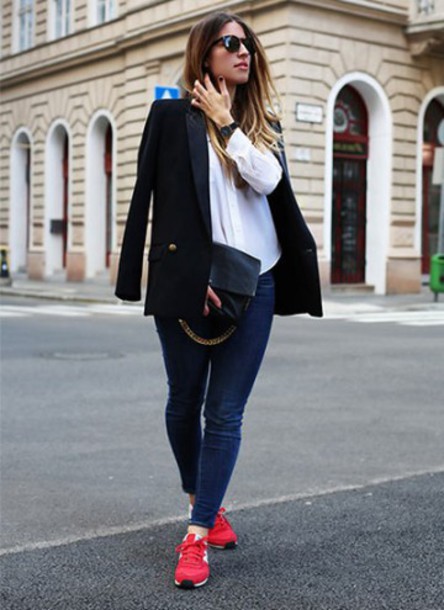 red sneakers with jeans