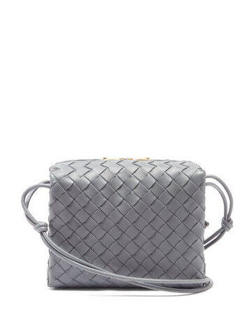 bottega veneta - loop small intrecciato-leather cross-body bag - womens - grey
