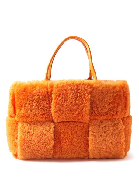 Bottega Veneta - The Arco Medium Leather And Shearling Tote Bag - Womens - Orange