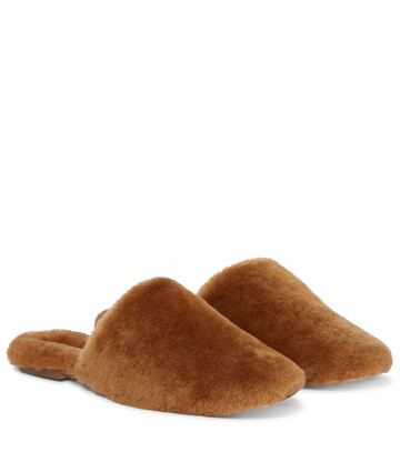 aeydÄ Kelly shearling slippers in brown