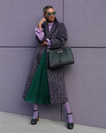 coat,bag,shoes,skirt,midi skirt,pleated skirt,green skirt,black sandals,tights,grey coat,leopard print,blouse