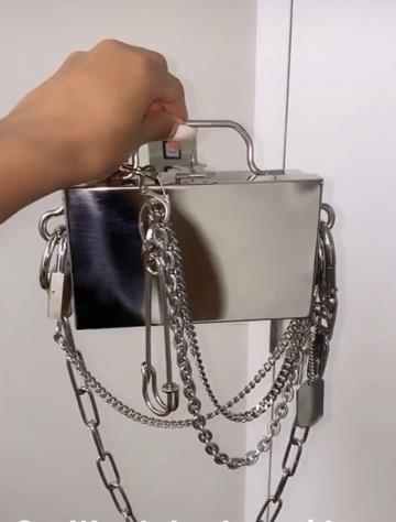 bag,silver,chain