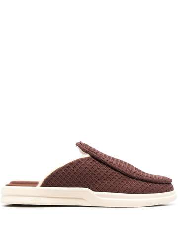 lusso esto waffle-knit sherpa slippers - brown
