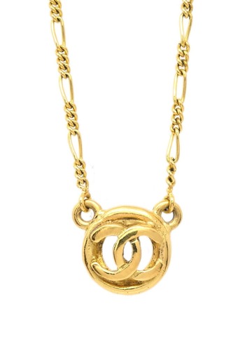 chanel pre-owned 1983 cc medallion pendant necklace - gold