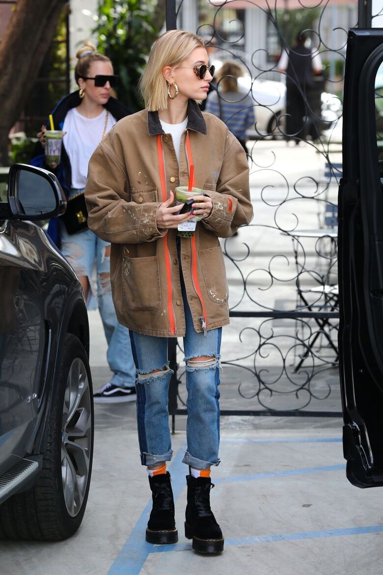 jacket hailey baldwin model off-duty celebrity streetstyle fall outfits jeans