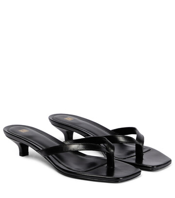 TotÃªme Leather thong sandals in black