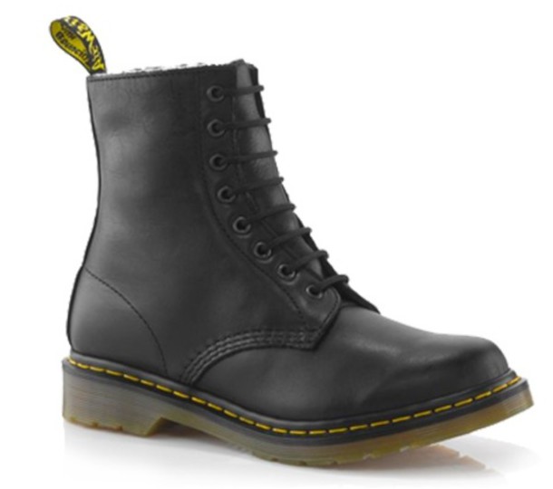 shoes black DrMartens boot boots winter outfits fall outfits