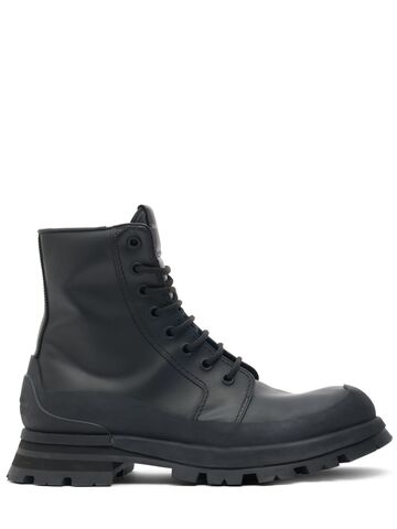 alexander mcqueen wander leather boots in black