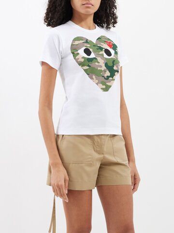comme des garçons play comme des garçons play - camouflage heart-logo cotton-jersey t-shirt - womens - white multi