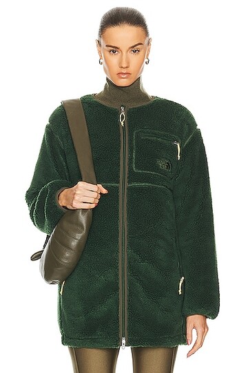 the north face extreme pile coat in dark green