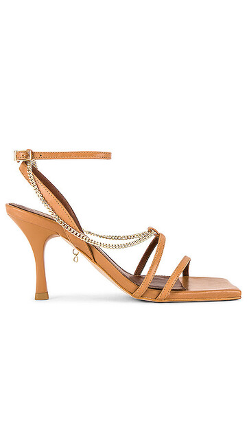 ALOHAS Straps Chain Heel in Tan in camel