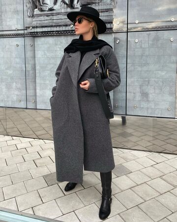 coat,grey coat,black boots,flat boots,scarf,hat,black bag