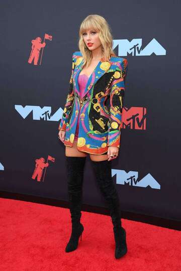shoes,boots,over the knee boots,black,taylor swift,vma,colorful,bustier,shorts
