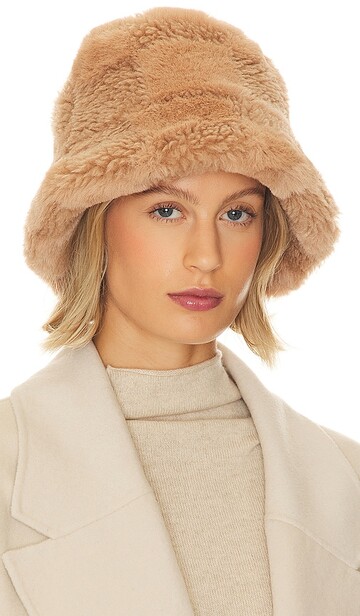 apparis gilly butterscotch checkerboard shearling hat in tan