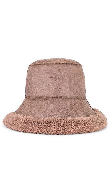 Jakke Shelly Faux Shearling Bucket Hat in Brown in mushroom