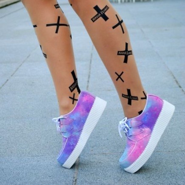 shoes creeper platforms tie dye pink blue purple white cross clothes galaxy print creepers stockings leggings cute platform shoes pants sneakers soft grunge pastel goth tights pastel creepers