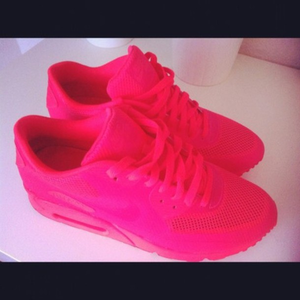 nike hot pink shoes