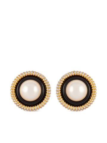 chanel pre-owned 1960s pearl-embellished clip-on earrings - gold