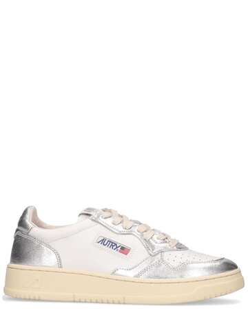 AUTRY 35mm Medalist Low Sneakers in silver / white
