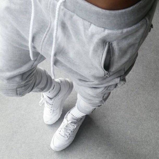 gray nike sweatpants outfit