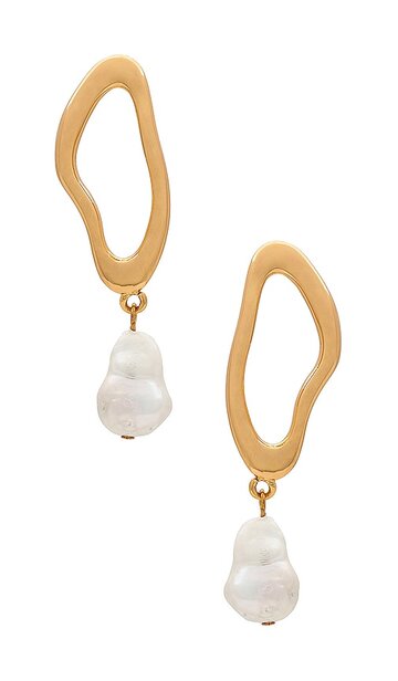 ettika pearl squiggle drop earrings in metallic gold