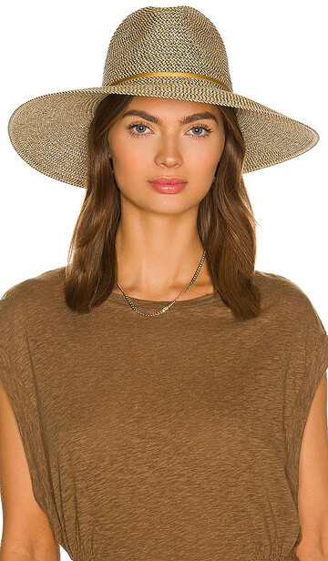 Nikki Beach Harper Hat in Tan in gold