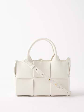 bottega veneta - arco mini intrecciato-leather tote bag - womens - white