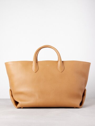 khaite - amelia medium leather tote bag - womens - tan
