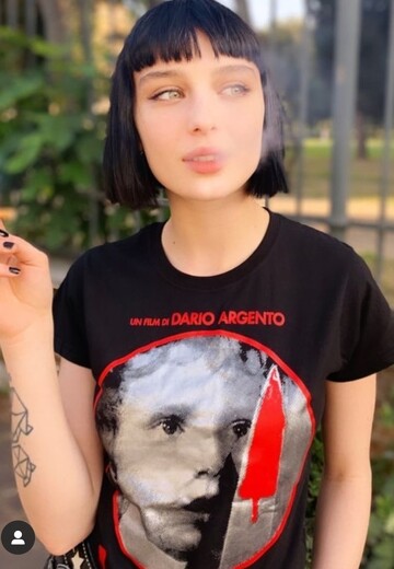 top,black top,t-shirt,graphic tee,graphic t shirt,ludovica,baby,netflix,baby netflix,ludovica outfit,ludovicababy,tv series,tv show,italy,spanish,roma