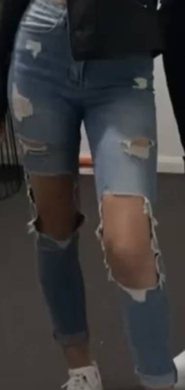 jeans,ripped knee jeans,light blue
