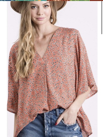 blouse,coral,floral,v neck,top