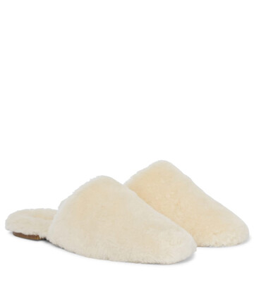 aeydÄ Kelly shearling slippers in white