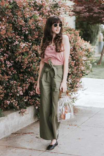 jeans and a teacup blogger tank top pants bag jewels sunglasses green pants spring outfits 