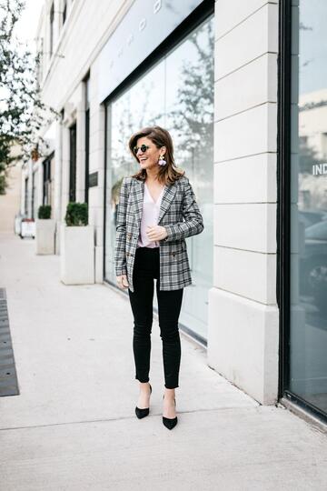 brighton the day blog | dallas fashion blog,blogger,jacket,top,blouse,pants,jeans,shorts,blazer,pumps,office outfits