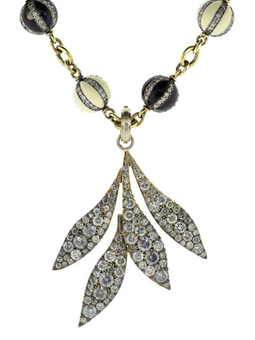 Sylva & Cie 18kt white gold diamond Leaf pendant