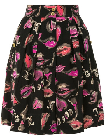 chanel pre-owned lips print wide-legged shorts in black