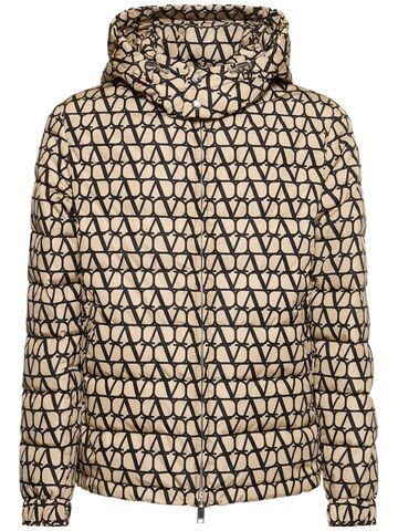 valentino toile iconographe padded down jacket in black / beige
